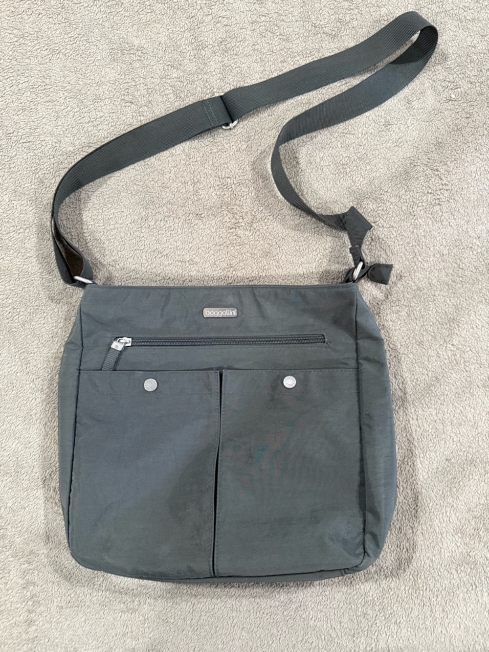 Baggalini crossbody in great condition